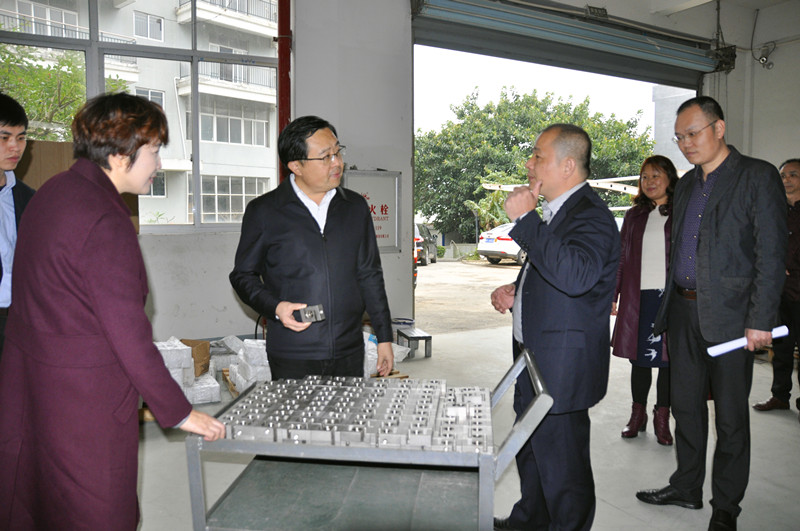 O secretário do distrito de Chengxiang, Wang Wencai, inspecionou a Ruima Electric Manufacturing (Fujian) Co., Ltd.